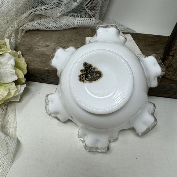 Vintage Fenton Glass Round Double Crimped Bowl - Picture 6 of 8